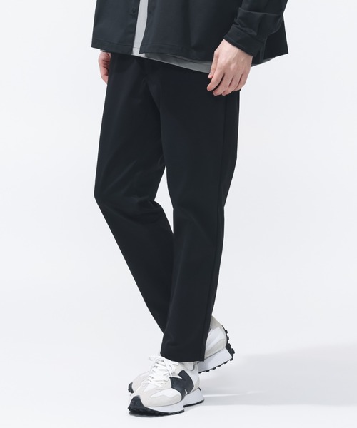 NEW BALANCE(ニューバランス)の「【別注】ニューバランス New Balance チノスタイルスリムテーパードパンツ 限定コラボ(チノパンツ・メンズ・ブラック・S/L/LL/M)」の1枚目の写真
