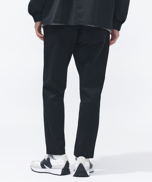 NEW BALANCE(ニューバランス)の「【別注】ニューバランス New Balance チノスタイルスリムテーパードパンツ 限定コラボ(チノパンツ・メンズ・ブラック・S/L/LL/M)」の2枚目の写真