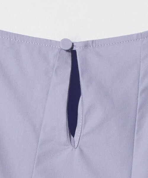 UNITED ARROWS（ユナイテッドアローズ）の「バイアス フレア チュニック ブラウス ‐ウォッシャブル‐（シャツ/ブラウス・レディース・オフホワイト/ネイビー/ライラック・36/38）」の7枚目の写真