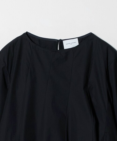 UNITED ARROWS（ユナイテッドアローズ）の「バイアス フレア チュニック ブラウス ‐ウォッシャブル‐（シャツ/ブラウス・レディース・オフホワイト/ネイビー/ライラック・36/38）」の11枚目の写真