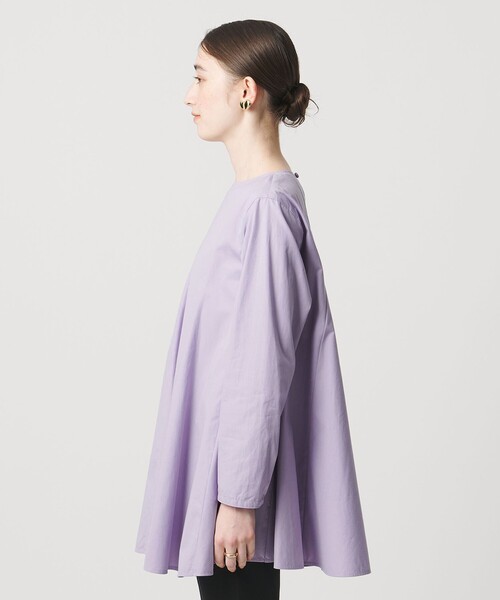 UNITED ARROWS（ユナイテッドアローズ）の「バイアス フレア チュニック ブラウス ‐ウォッシャブル‐（シャツ/ブラウス・レディース・オフホワイト/ネイビー/ライラック・36/38）」の18枚目の写真