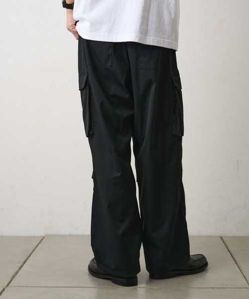 COLONY 2139（コロニートゥーワンスリーナイン）の「ストレッチツイルカーゴパンツ（カーゴパンツ・メンズ・ブラック/ホワイト/ブラウン・LARGE/MEDIUM）」の13枚目の写真