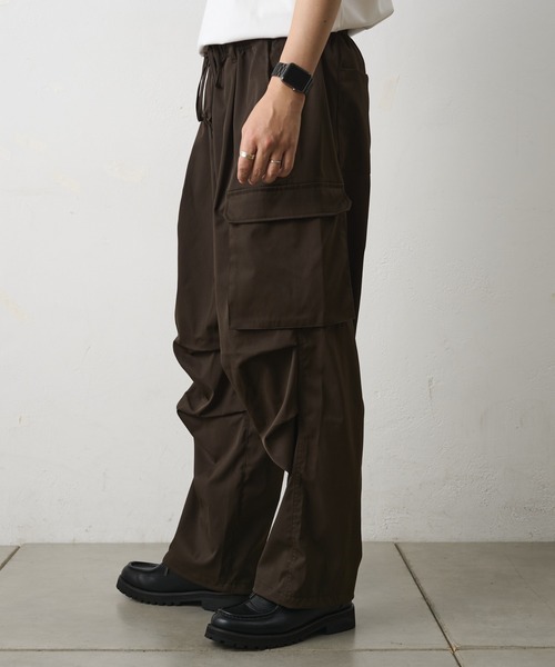 COLONY 2139（コロニートゥーワンスリーナイン）の「ストレッチツイルカーゴパンツ（カーゴパンツ・メンズ・ブラック/ホワイト/ブラウン・LARGE/MEDIUM）」の16枚目の写真