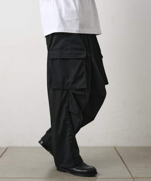 COLONY 2139（コロニートゥーワンスリーナイン）の「ストレッチツイルカーゴパンツ（カーゴパンツ・メンズ・ブラック/ホワイト/ブラウン・LARGE/MEDIUM）」の14枚目の写真