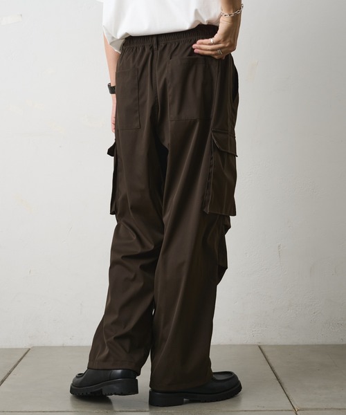 COLONY 2139（コロニートゥーワンスリーナイン）の「ストレッチツイルカーゴパンツ（カーゴパンツ・メンズ・ブラック/ホワイト/ブラウン・LARGE/MEDIUM）」の17枚目の写真
