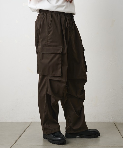 COLONY 2139（コロニートゥーワンスリーナイン）の「ストレッチツイルカーゴパンツ（カーゴパンツ・メンズ・ブラック/ホワイト/ブラウン・LARGE/MEDIUM）」の18枚目の写真