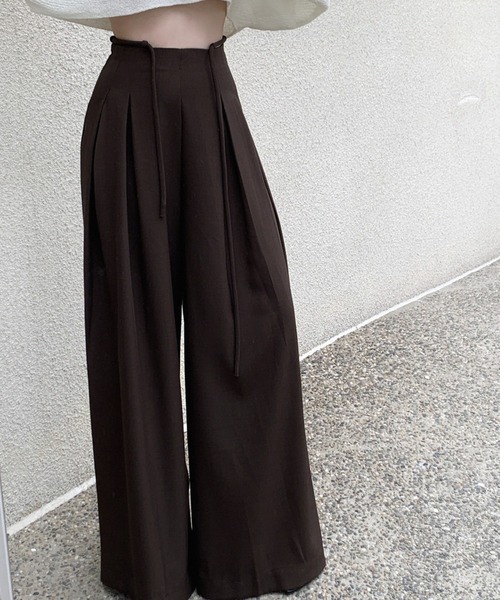 by LEGNA(バイレグナ)の「ハイウエストタックワイドパンツ(その他パンツ・レディース・ブラック/ダークブラウン/オフホワイト・SMALL/MEDIUM/LARGE)」の7枚目の写真
