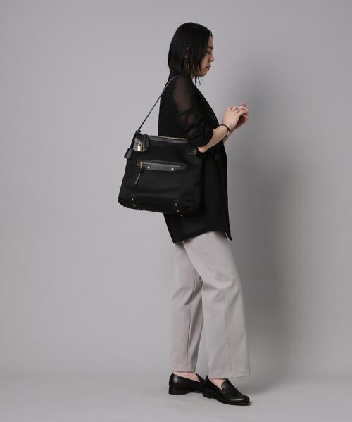 TOFF&LOADSTONE（トフアンドロードストーン）の「Key one handle（キーワンハンドル）（ハンドバッグ・レディース・ブラック/ネイビー・00）」の7枚目の写真