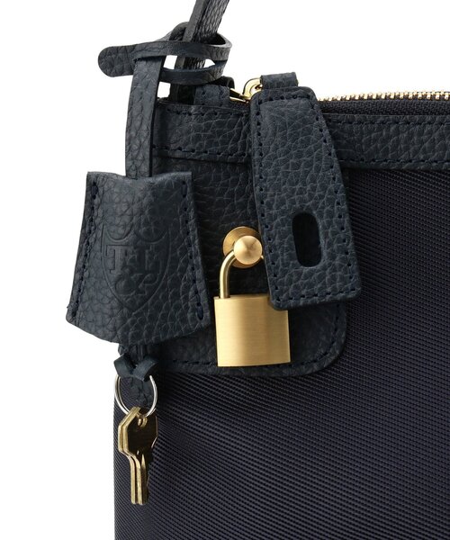 TOFF&LOADSTONE（トフアンドロードストーン）の「Key one handle（キーワンハンドル）（ハンドバッグ・レディース・ブラック/ネイビー・00）」の19枚目の写真