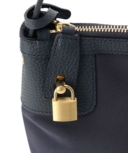 TOFF&LOADSTONE（トフアンドロードストーン）の「Key one handle（キーワンハンドル）（ハンドバッグ・レディース・ブラック/ネイビー・00）」の20枚目の写真