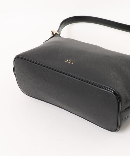 A.P.C.（アーペーセー）の「SAC VERA SHOULDER（トートバッグ・レディース・グレー/ブラック・ONESIZE）」の4枚目の写真