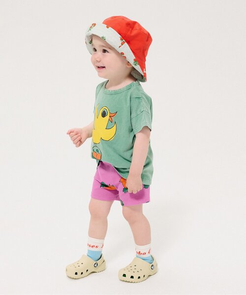 BOBO CHOSES（ボボショーズ）の「Juicy Tomatoesリバーシブルベビー帽子【ベビー】（その他ベビー用品・キッズ・スカイブルー・48）」の2枚目の写真