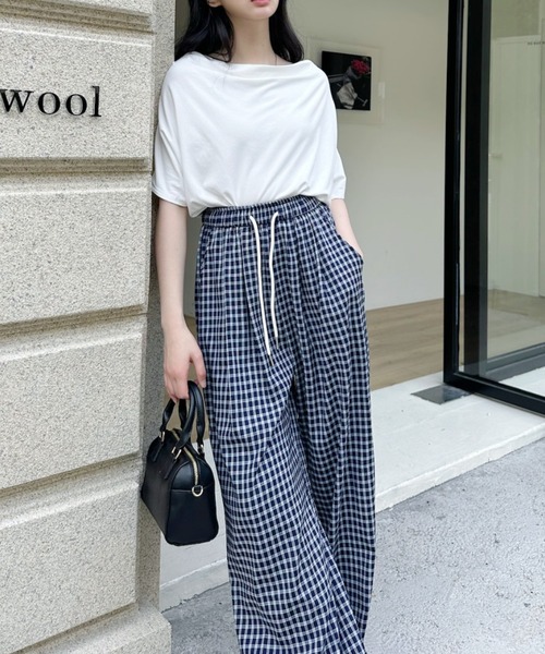 Ada.(エイダ)の「ドレープ ネック デザイン 肩開き カットソー(Tシャツ/カットソー・レディース・グレー/ブラック/ホワイト/ベージュ・FREE)」の7枚目の写真