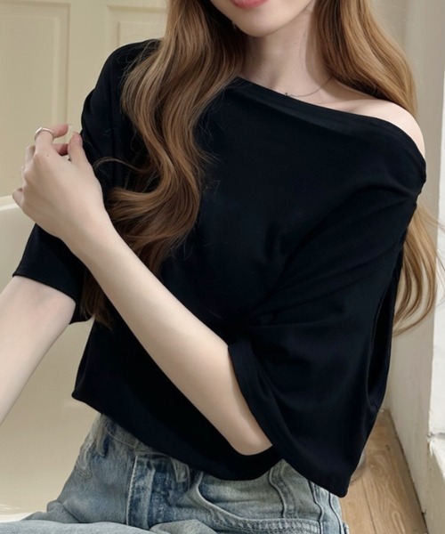 Ada.(エイダ)の「ドレープ ネック デザイン 肩開き カットソー(Tシャツ/カットソー・レディース・グレー/ブラック/ホワイト/ベージュ・FREE)」の11枚目の写真