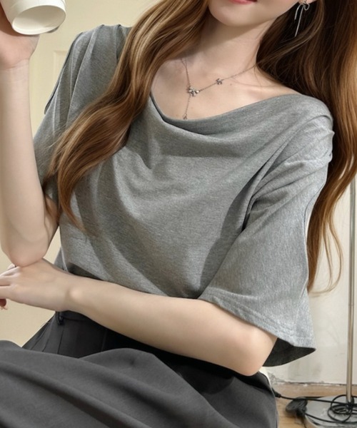 Ada.(エイダ)の「ドレープ ネック デザイン 肩開き カットソー(Tシャツ/カットソー・レディース・グレー/ブラック/ホワイト/ベージュ・FREE)」の18枚目の写真
