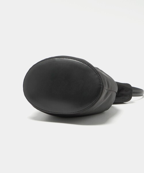 LE VERNIS（ル・ベルニ）の「＜LE VERNIS＞Poire バケット ショルダーバッグ M（ショルダーバッグ・レディース・ブラック・FREE）」の9枚目の写真