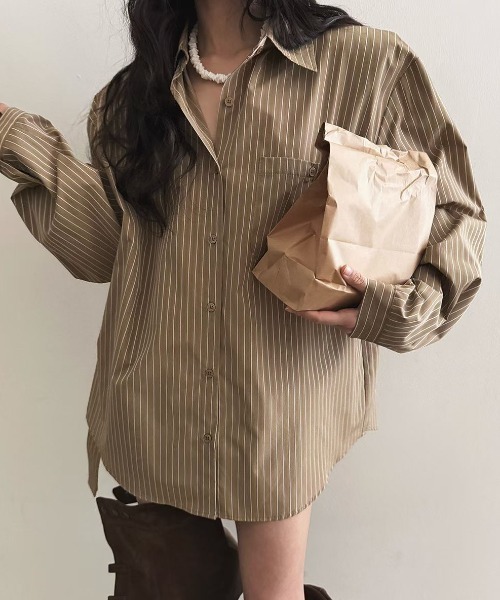 Aelina(エリナ)の「ストライプ柄シャツショートパンツセットアップ(セットアップ・レディース・ダークベージュ/ブルー・FREE)」の4枚目の写真