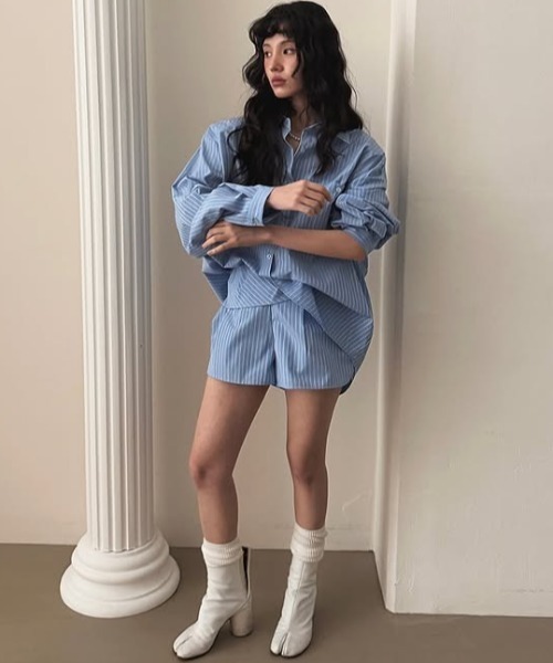 Aelina(エリナ)の「ストライプ柄シャツショートパンツセットアップ(セットアップ・レディース・ダークベージュ/ブルー・FREE)」の22枚目の写真