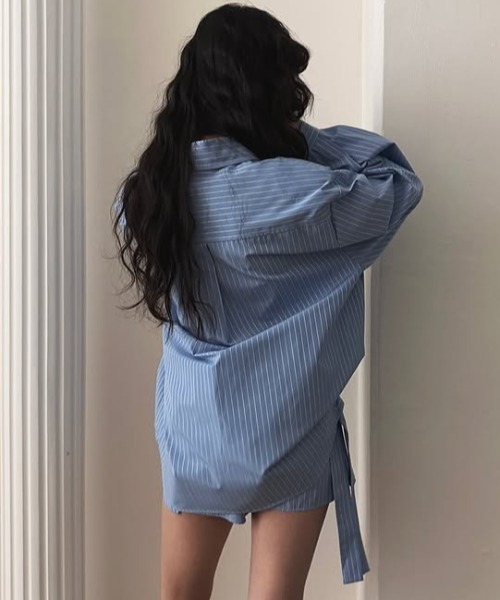 Aelina(エリナ)の「ストライプ柄シャツショートパンツセットアップ(セットアップ・レディース・ダークベージュ/ブルー・FREE)」の15枚目の写真