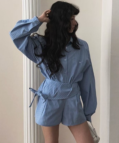 Aelina(エリナ)の「ストライプ柄シャツショートパンツセットアップ(セットアップ・レディース・ダークベージュ/ブルー・FREE)」の14枚目の写真
