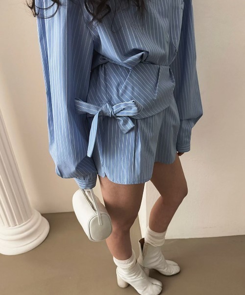 Aelina(エリナ)の「ストライプ柄シャツショートパンツセットアップ(セットアップ・レディース・ダークベージュ/ブルー・FREE)」の18枚目の写真