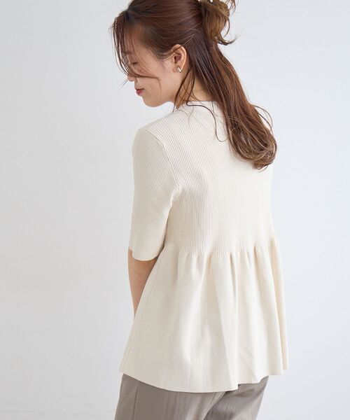 le.coeur blanc（ルクールブラン）の「TORRAZZO DONNA別注フレアラインリブニット（ニット/セーター・レディース・アイボリー/グリーン・38）」の4枚目の写真