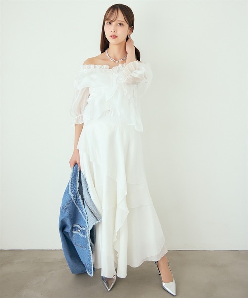 AND COUTURE(アンドクチュール)の「アシンメトリーシフォンラッフルスカート(スカート・レディース・ベージュ/ネイビー/オフホワイト/ブルー・SMALL/MEDIUM)」の2枚目の写真
