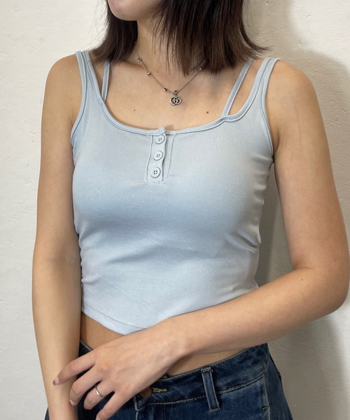 ROGER AND RAW(ロジャーアンドロウ)の「パッド付きバックオープン ヘンリーネックキャミソール(キャミソール・レディース・ブラック/グレー/ブルー/ホワイト・FREE)」の4枚目の写真