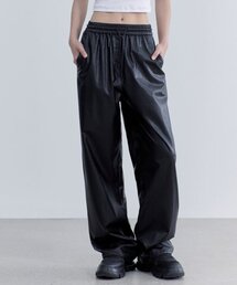 ウィメンズ シンセティックレザー ワイドバンディングパンツ [ブラック]