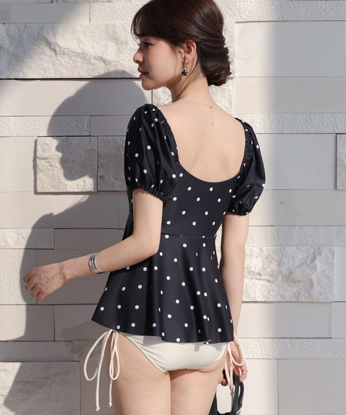 TeddyShop（テディショップ）の「【2WAYオフショルorパフスリ】ドット×ペプラムスクエアネックミニドレス風ビキニ 上下2点セット レディース水着（水着・レディース・ブラック系その他/ホワイト系その他・S/M/L）」の11枚目の写真