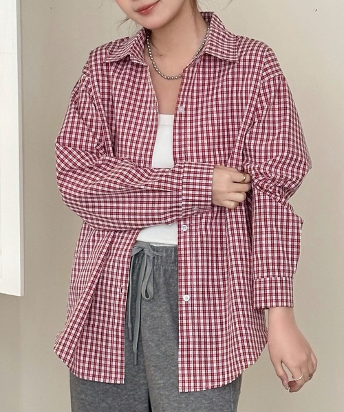 DAY CLOSET(デイ クローゼット)の「【シワになりにくい/袖口ボタン付き】長袖 レギュラーカラー ギンガムチェック オーバーサイズシャツ レディース(シャツ/ブラウス・レディース・レッド/ライトブルー・L/M)」の21枚目の写真