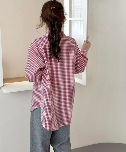 DAY CLOSET(デイ クローゼット)の「【シワになりにくい/袖口ボタン付き】長袖 レギュラーカラー ギンガムチェック オーバーサイズシャツ レディース(シャツ/ブラウス・レディース・レッド/ライトブルー・L/M)」の7枚目の写真
