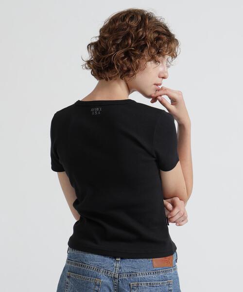 AVIREX(アヴィレックス)の「《DAILY/WOMAN》 S/S HENLEY NECK T-SHIRT(Tシャツ/カットソー・レディース・ブラック/ホワイト・M/S)」の3枚目の写真