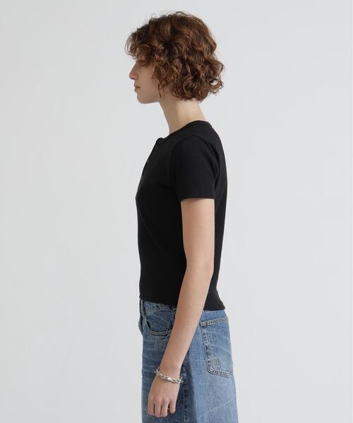 AVIREX(アヴィレックス)の「《DAILY/WOMAN》 S/S HENLEY NECK T-SHIRT(Tシャツ/カットソー・レディース・ブラック/ホワイト・M/S)」の6枚目の写真