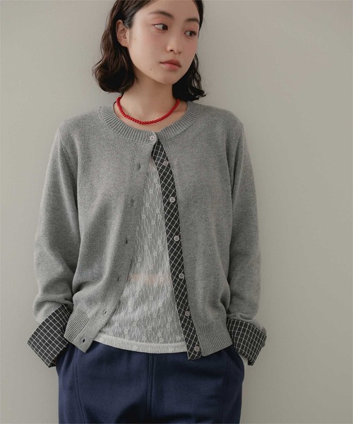 miette(ミエット)の「シャツレイヤード風クルーネックニットカーディガン(カーディガン/ボレロ・レディース・グレー/ブラウン/マスタード・FREE)」の2枚目の写真