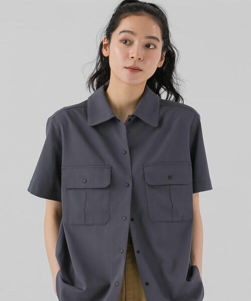 EKAL(エカル)の「SMOOTH WOOLY LIKE サファリシャツ(シャツ/ブラウス・レディース・チャコールグレー/ネイビー/ライトグレー・ONE)」の2枚目の写真