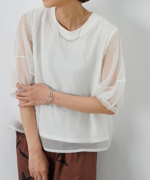 LUCA/LADY LUCK LUCA(ルカ/レディラックルカ)の「LC/LLL 【新色追加】シアー重ねランタンスリーブプルオーバー(Tシャツ/カットソー・レディース・ブラック/オフホワイト/ブラウン/グレー・FREE)」の2枚目の写真
