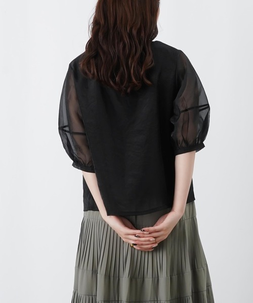 LUCA/LADY LUCK LUCA(ルカ/レディラックルカ)の「LC/LLL 【新色追加】シアー重ねランタンスリーブプルオーバー(Tシャツ/カットソー・レディース・ブラック/オフホワイト/ブラウン/グレー・FREE)」の18枚目の写真