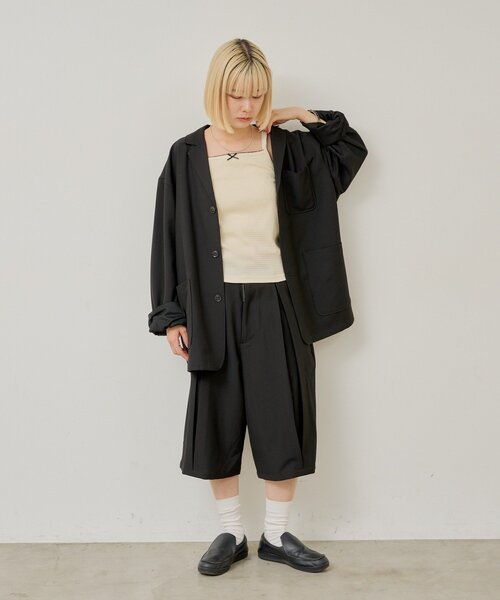 Kastane(カスタネ)の「【UNISEX/2サイズ展開】ボックスプリーツショートパンツ(その他パンツ・レディース・ブラック/グレー・1/2)」の11枚目の写真