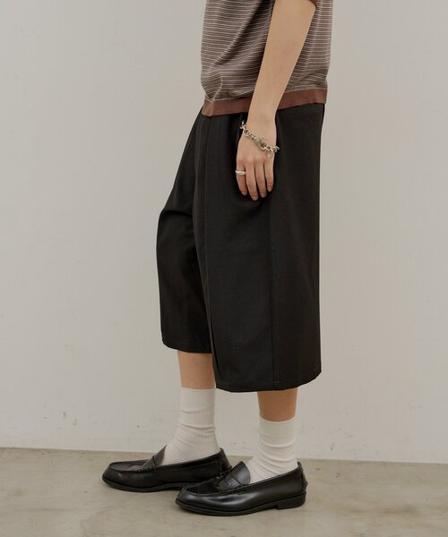 Kastane(カスタネ)の「【UNISEX/2サイズ展開】ボックスプリーツショートパンツ(その他パンツ・レディース・ブラック/グレー・1/2)」の14枚目の写真