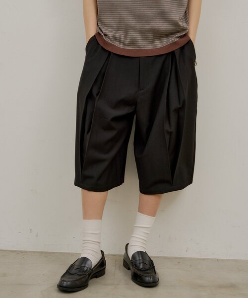 Kastane(カスタネ)の「【UNISEX/2サイズ展開】ボックスプリーツショートパンツ(その他パンツ・レディース・ブラック/グレー・1/2)」の17枚目の写真