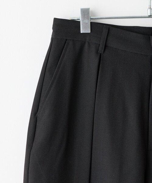 Kastane(カスタネ)の「【UNISEX/2サイズ展開】ボックスプリーツショートパンツ(その他パンツ・レディース・ブラック/グレー・1/2)」の19枚目の写真