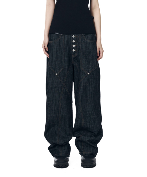 AAKAM（アーカム）の「Oblique Incision Denim Pants (Black)（デニムパンツ・レディース・その他・1/2）」の6枚目の写真
