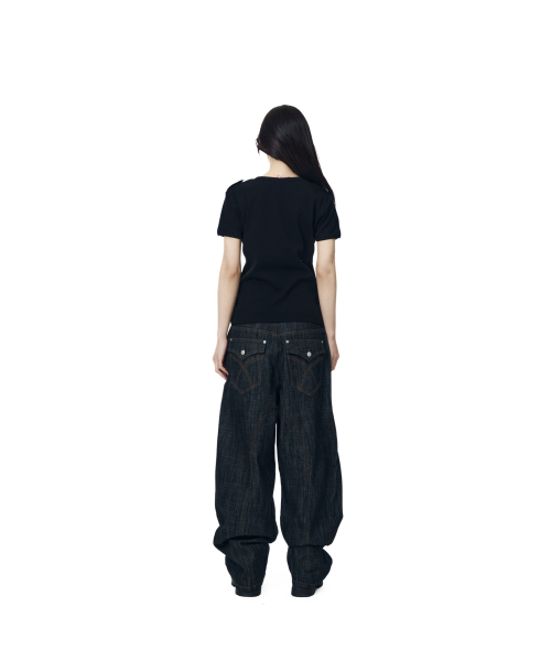 AAKAM（アーカム）の「Oblique Incision Denim Pants (Black)（デニムパンツ・レディース・その他・1/2）」の9枚目の写真
