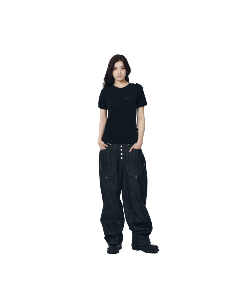 AAKAM（アーカム）の「Oblique Incision Denim Pants (Black)（デニムパンツ・レディース・その他・1/2）」の11枚目の写真