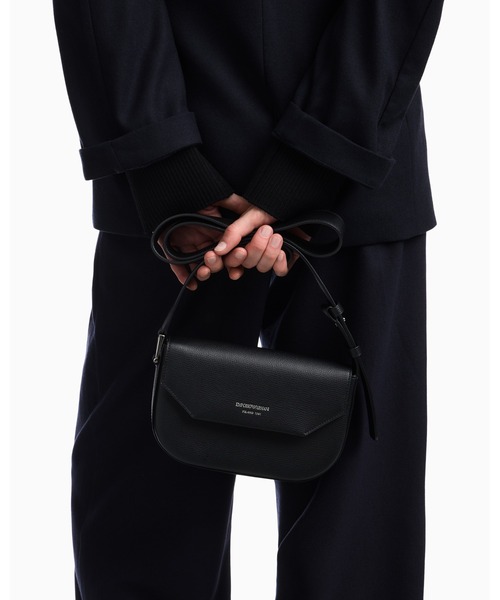 EMPORIO ARMANI(エンポリオアルマーニ)の「【エンポリオ アルマーニ】Emporio Armani 1981 レザーミニショルダーバッグ(ショルダーバッグ・レディース・ブラック/ブラウン/ダークウッド・FREE)」の2枚目の写真