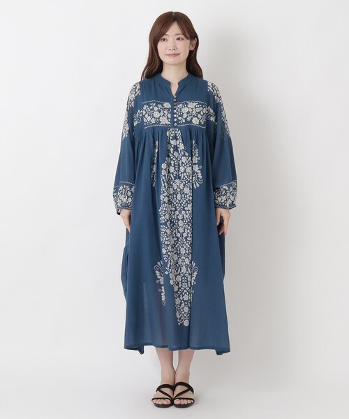 one'sterrace(ワンズテラス)の「リゾート 単色フラワーワンピース(ワンピース・レディース・ネイビー系5/アイボリー系8・02)」の7枚目の写真