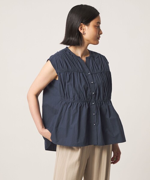 A DAY IN THE LIFE UNITED ARROWS(アデイインザライフユナイテッドアローズ)の「コットンギャザー スキッパー ノースリーブブラウス<A DAY IN THE LIFE>(シャツ/ブラウス・レディース・オフホワイト/オリーブ/ネイビー・FREE)」の4枚目の写真