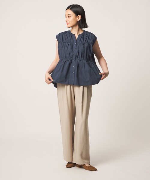 A DAY IN THE LIFE UNITED ARROWS(アデイインザライフユナイテッドアローズ)の「コットンギャザー スキッパー ノースリーブブラウス<A DAY IN THE LIFE>(シャツ/ブラウス・レディース・オフホワイト/オリーブ/ネイビー・FREE)」の5枚目の写真
