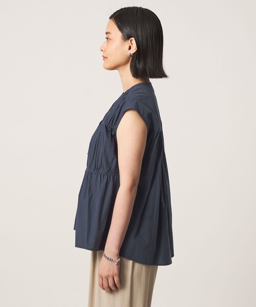 A DAY IN THE LIFE UNITED ARROWS(アデイインザライフユナイテッドアローズ)の「コットンギャザー スキッパー ノースリーブブラウス<A DAY IN THE LIFE>(シャツ/ブラウス・レディース・オフホワイト/オリーブ/ネイビー・FREE)」の7枚目の写真